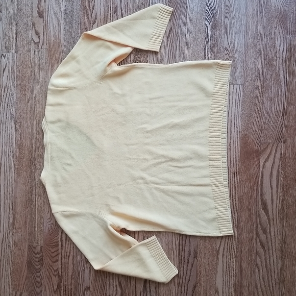 (L) St. John Sport Yellow 3/4 Sleeve Top Wool and Rayon Blend Knit V Neck - Picture 11 of 11